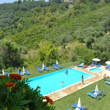 Family Friendly With A Swimming Pool On Apartmán *
