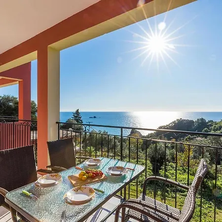 Apartmán Family Friendly With A Swimming Pool On Pelekas