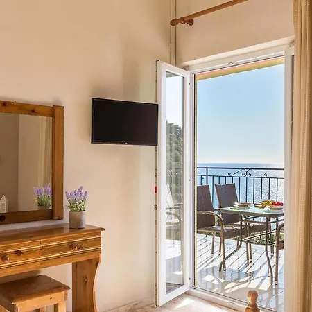 Apartment Escape, Swimming Pool - *